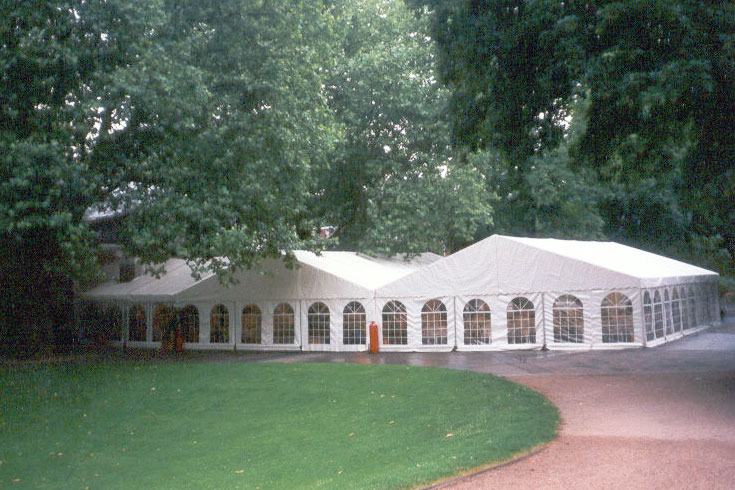 3 Zelte im Park (c) Frank Büffor